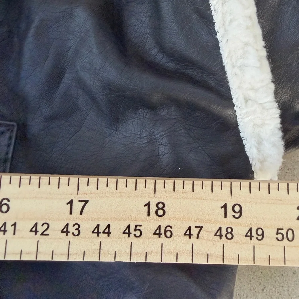 Hollister Crop Aviator Moto Jacket Vegan Leather Sherpa Lined Black Medium - Picture 7 of 8